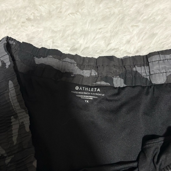 Athleta Women's Printed Mesh Racer Run Shorts 1X - Picture 3 of 4